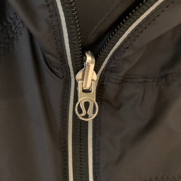 Lululemon Give Up and Glow Jacket, Size 4 (RARE) - Picture 4 of 14